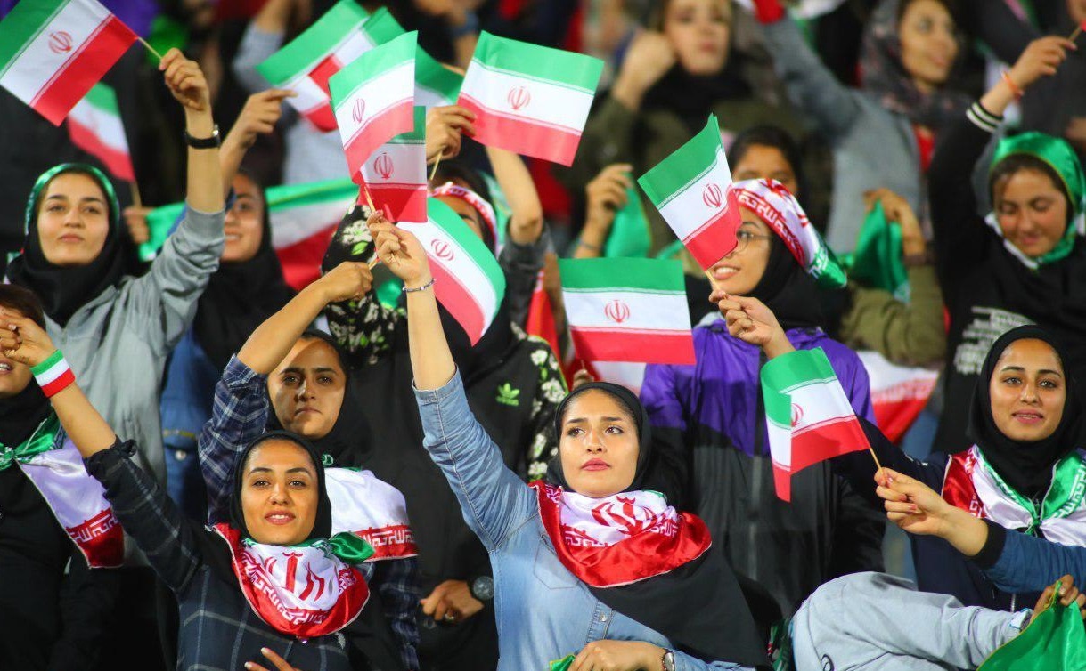 هوادارانفوتبال-تیم ملی ایران-ایران-زنان در استادیوم آزادی-iran national football team 