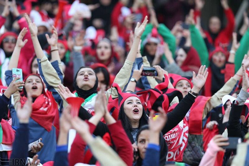 تیم ملی ایران-حضور بانوان در ورزشگاه-بلیچر ریپورت-iran national team-Iranian women watch football at stadium-BleacherReport